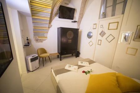 Little Italy Boutique Hostel - 48