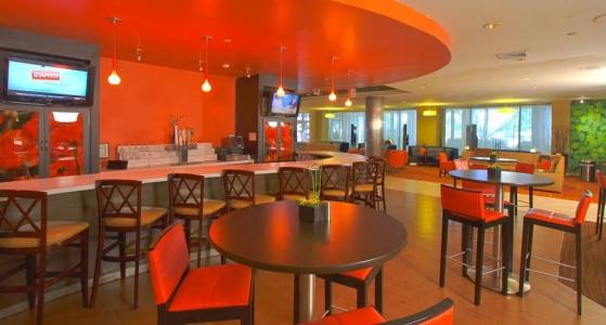 Courtyard by Marriott New York LaGuardia Airport - 10