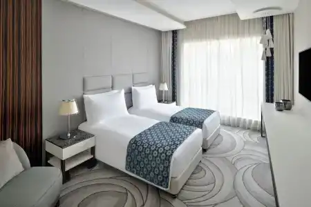 Mövenpick Downtown Dubai - 10