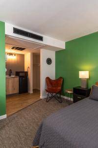Traveler's Uptown - 42