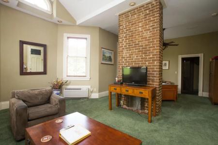 The Lookout Inn - 8