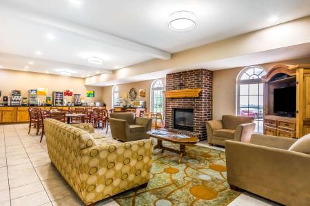 Quality Inn & Suites Chesterfield Village - 1