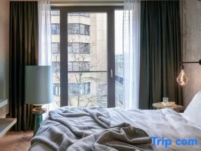 Gekko House Frankfurt, a Tribute Portfolio - 115