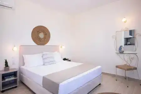 Zoe - 48