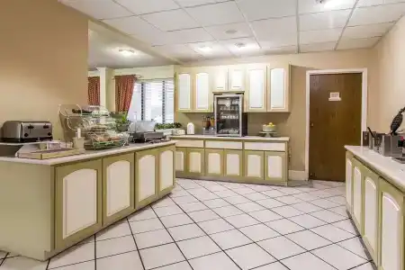 Quality Inn at the Mall - - 24
