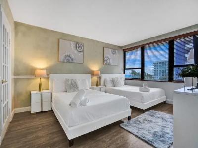 The Alexander All Suites - 313