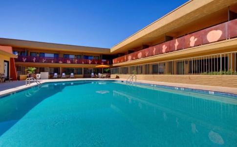 Best Western Royal Sun Inn & Suites - 17