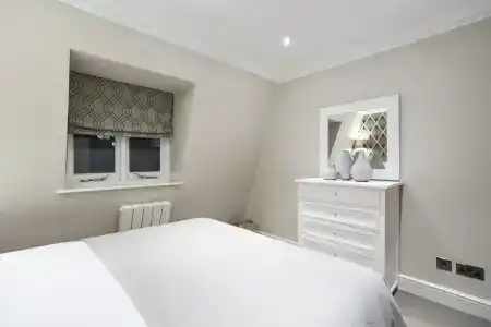Queensgate Court - 215