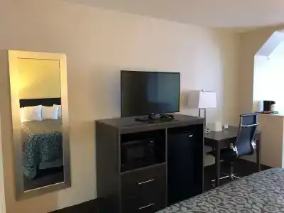 Days Inn by Wyndham Phoenix North - 18