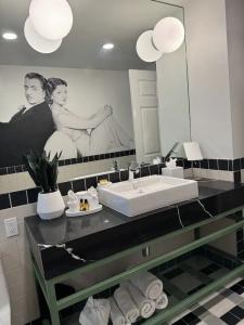 The Adler a Hollywood Hills - 88