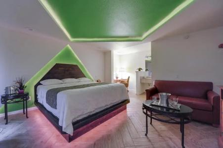 Romantic Inn & Suites - 42
