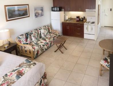 Tropical Studios At Marine Surf Waikiki - Free Parking - Best Location - Full Kitchen - Swimming Pool - 26