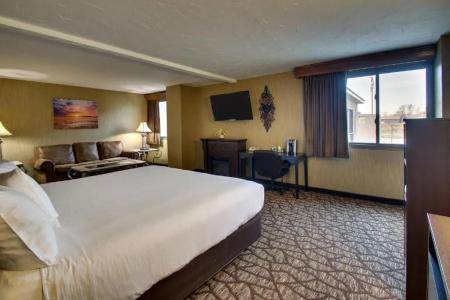 EverSpring Inn & Suites - 54
