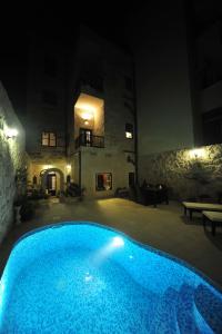 The Stonehouse - 16