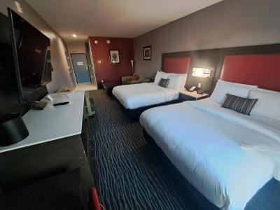 Best Western Plus Airport Inn & Suites - 3