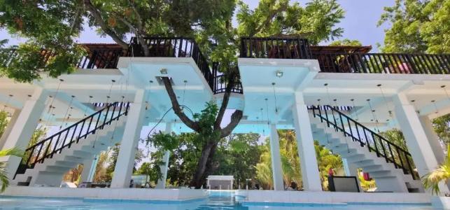Lucky Beach Resort - 18