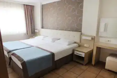 Riviera Apart - 4