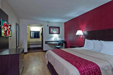 Red Roof Inn South - 2