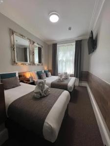Tudor Court - 67