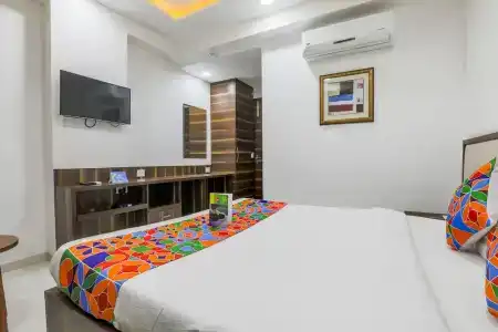 FabSapphire Inn - 22