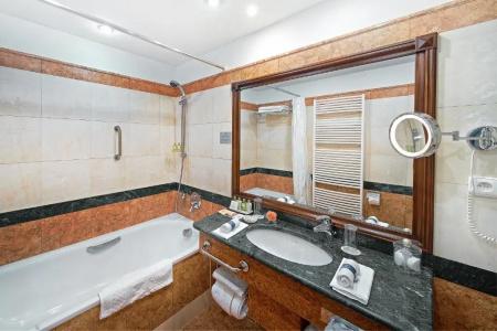 Carlsbad Plaza Medical Spa & Wellness - 46
