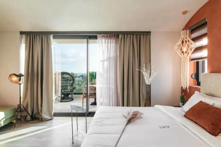 Blue Carpet Luxury Suites - 208