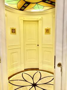 Simon's Guest House - 10