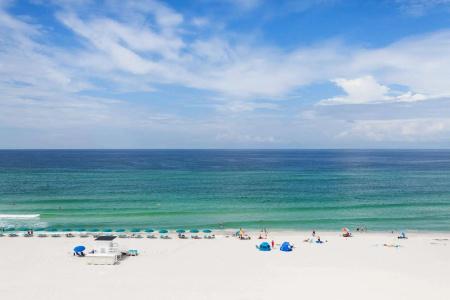 Holiday Inn Express & Suites Beach Beachfront by IHG - 22