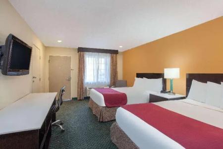 Ramada by Wyndham Culver City - 19
