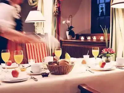 Romantik Der Adelshof - 25