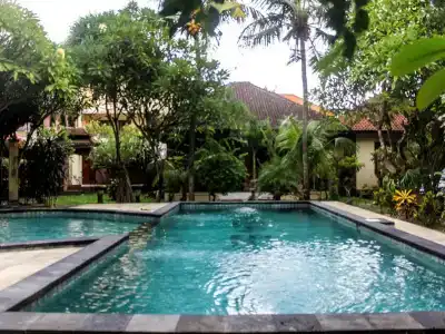 Budhi Beach Inn - 9