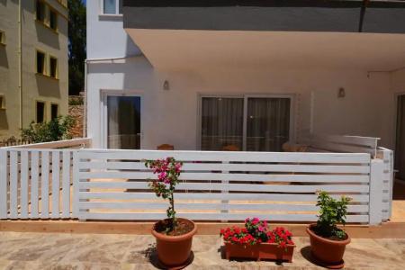 Neruda Pension - 82