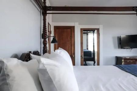 The Emerson Inn - 97