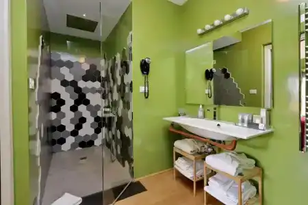 Rarity Suites - 112