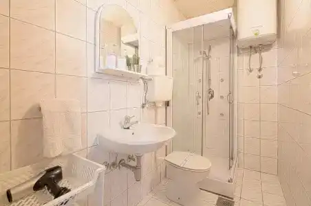 Budva Inn Guest House - 34