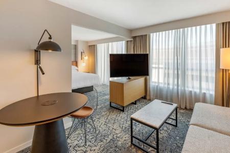 Sheraton Suites Old Town - 60