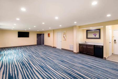 Quality Inn & Suites - 17