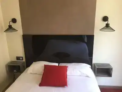 Hôtel des Ambassadeurs - 97