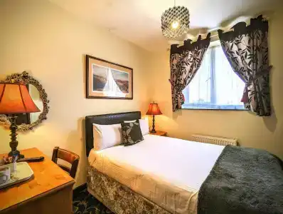 Brookside & Restaurant - 69