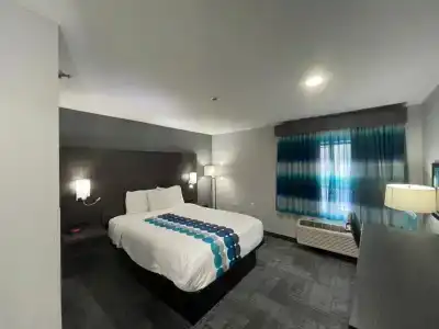 La Quinta Inn by Wyndham Indianapolis Airport Executive Dr - 28