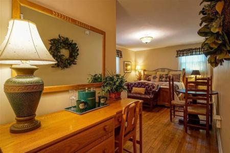Hemlock Inn - 11