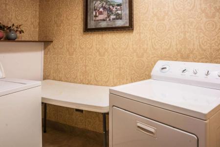 Days Inn by Wyndham Fort Hood - 15
