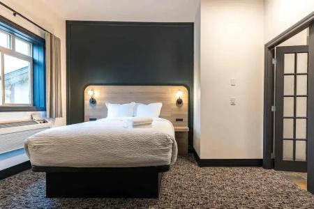 Days Inn & Suites by Wyndham - 46