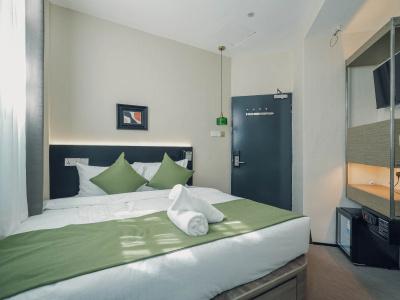 1929 - SG Clean, Staycation Approved - 95