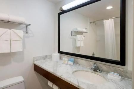 Hampton Inn Seaport Financial District - 43