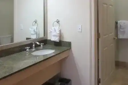 Clarion Pointe - 64