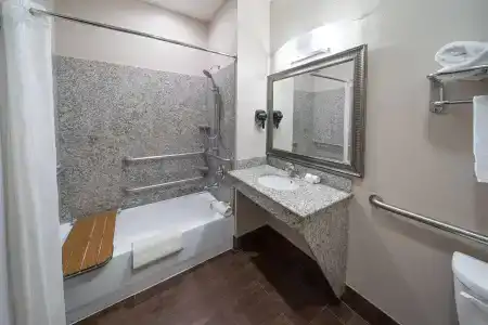 Super 8 by Wyndham San Antonio/Alamodome Area - 21