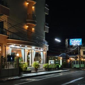 Ritzy House - 11