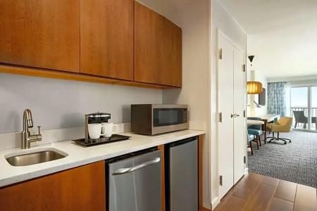 DoubleTree by Hilton Ocean City Oceanfront - 97