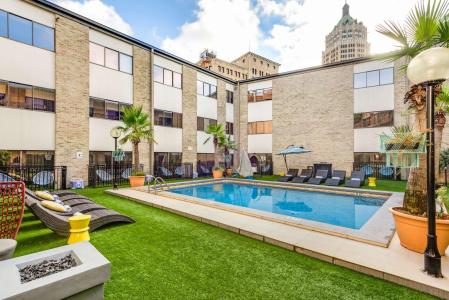 Riverwalk Plaza - 28